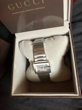 Authentic Gucci Silver-Tone women’s Rectangular Bracelet Watch